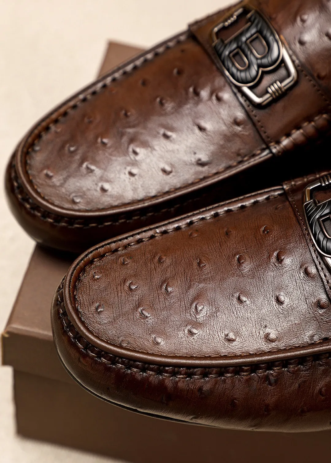 Men's Men's Shoes 💰: 420 💐BV Men's Slip-on Shoes® [BOTTEGA VENETA] Official website counter new model, one-to-one mold opening ⚠Italian calfskin embossed ➕Cow 🐂 leather lining. Driving slip-ons, available at counters, sizes 39-44 (38.45🉑️customized)